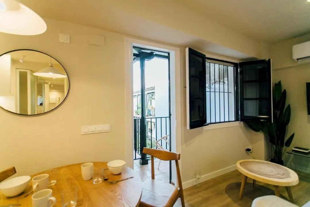 Studio 1Bd 1Bth - Center- Alfalfa Seville 0*,  Spain